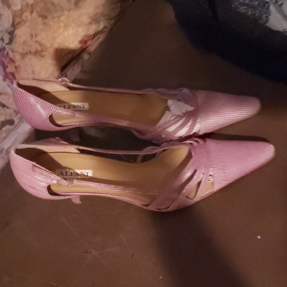 Womens heels NWOB